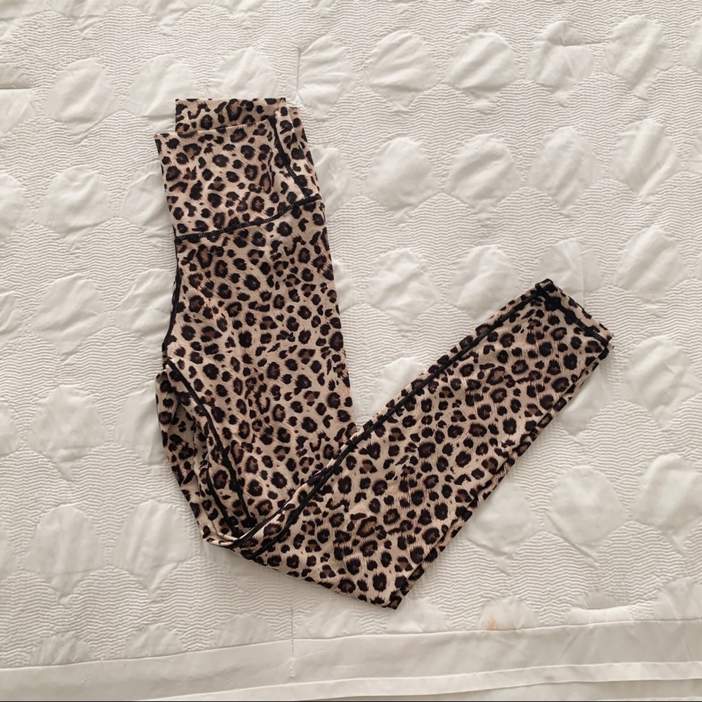 Leopard print leggings